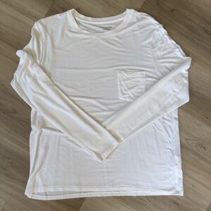 Women’s 
American Eagle 
White Long Sleeve Pocket Tee
Size:Medium